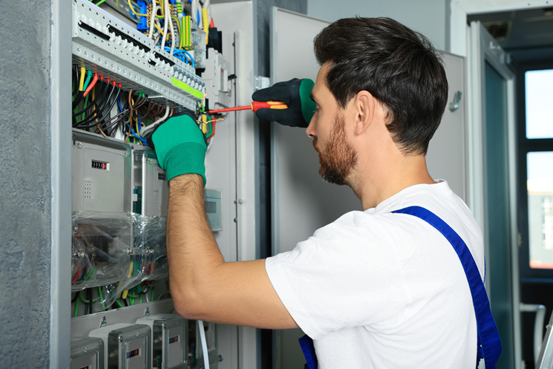 Nieder&shy;spannungs&shy;anlagen bei Löw Elektrotechnik in Breitenbach am Herzberg