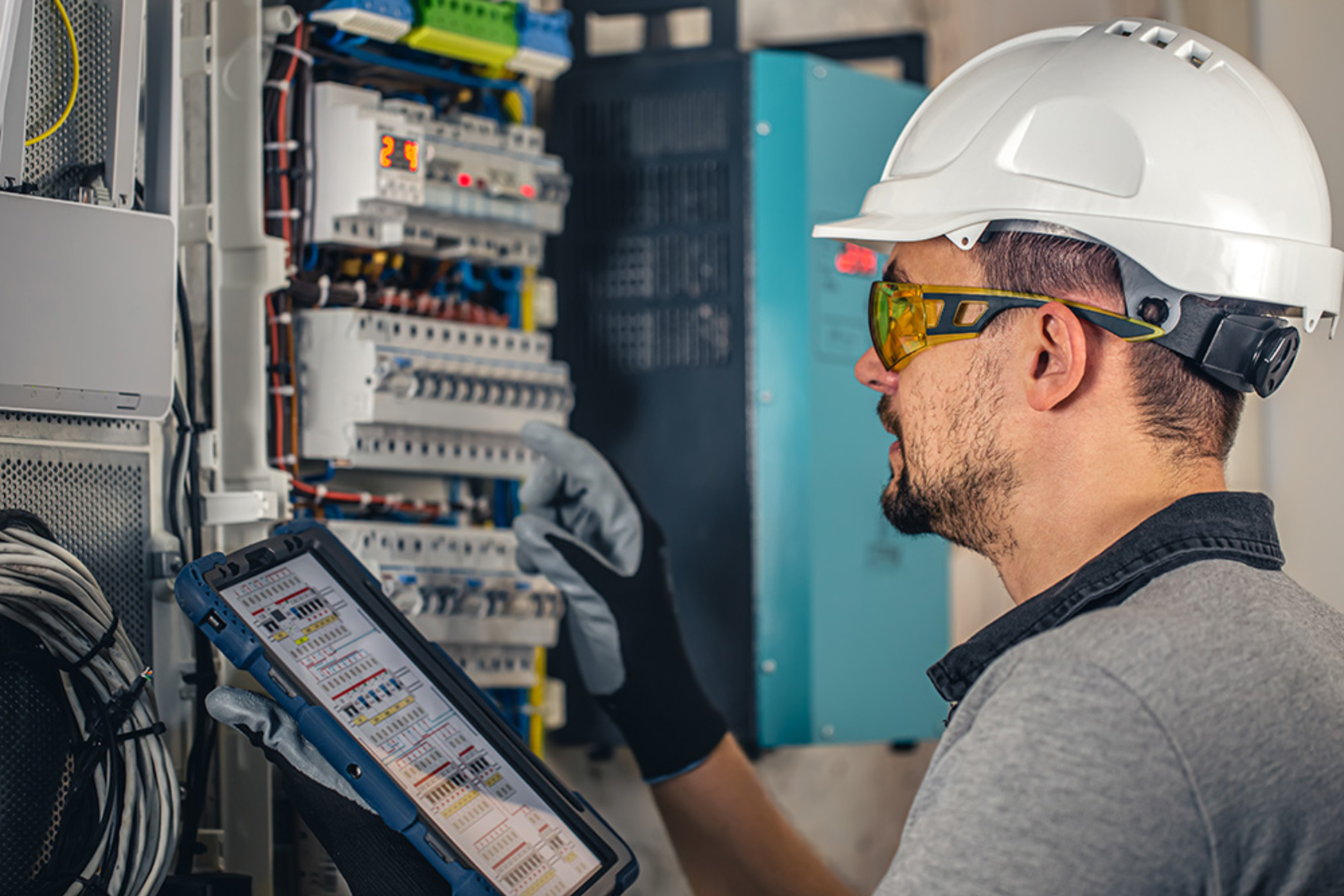 Industrie & Gewerbe bei Löw Elektrotechnik in Breitenbach am Herzberg